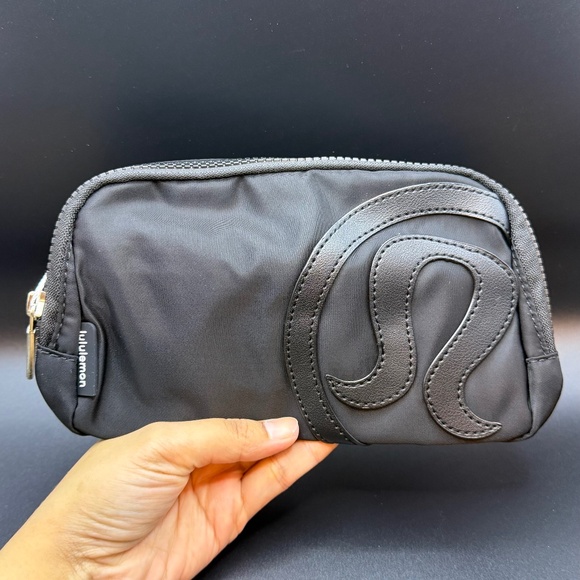 Lululemon Athletica Black Crossbody Bag NWT - Picture 1 of 8